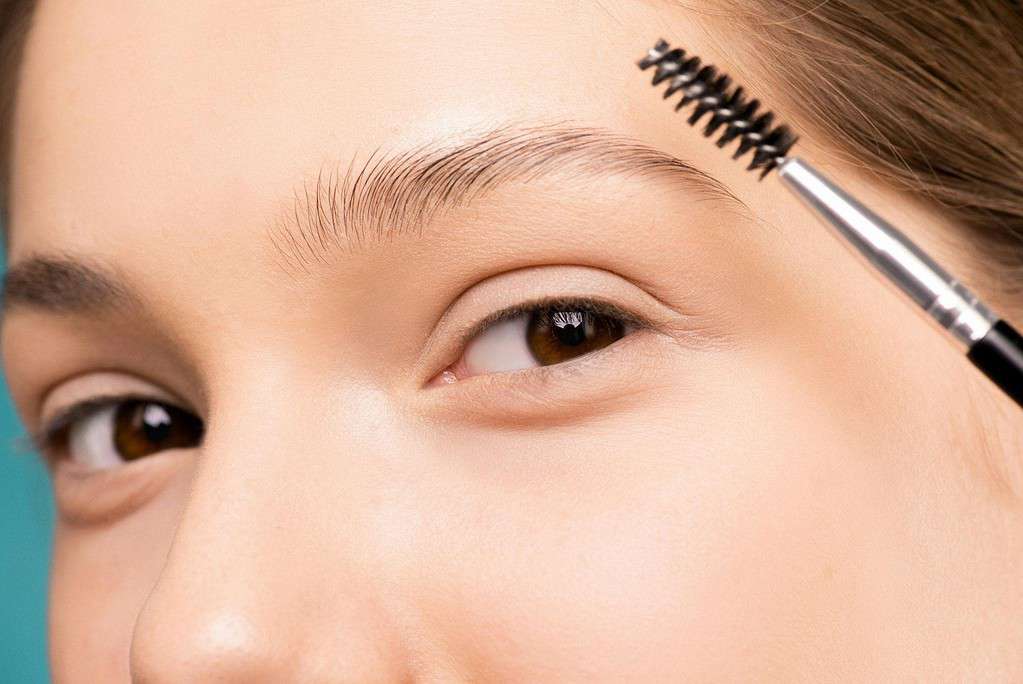 Apply ballet stage makeup to eyebrows