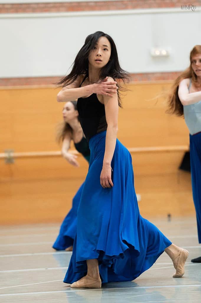 Ayuka Nitta practice ballet performance in class